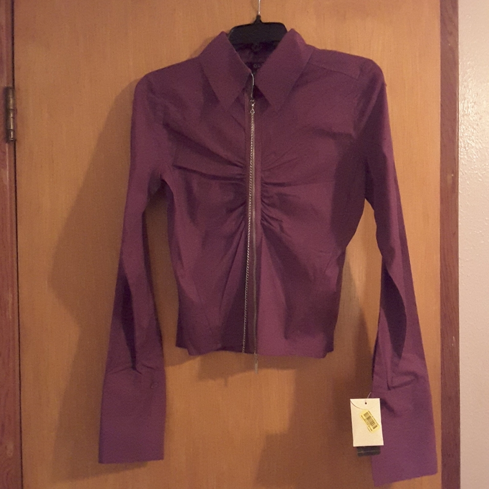 Q.U.E. Long Sleeve Chain Zipper Blouse